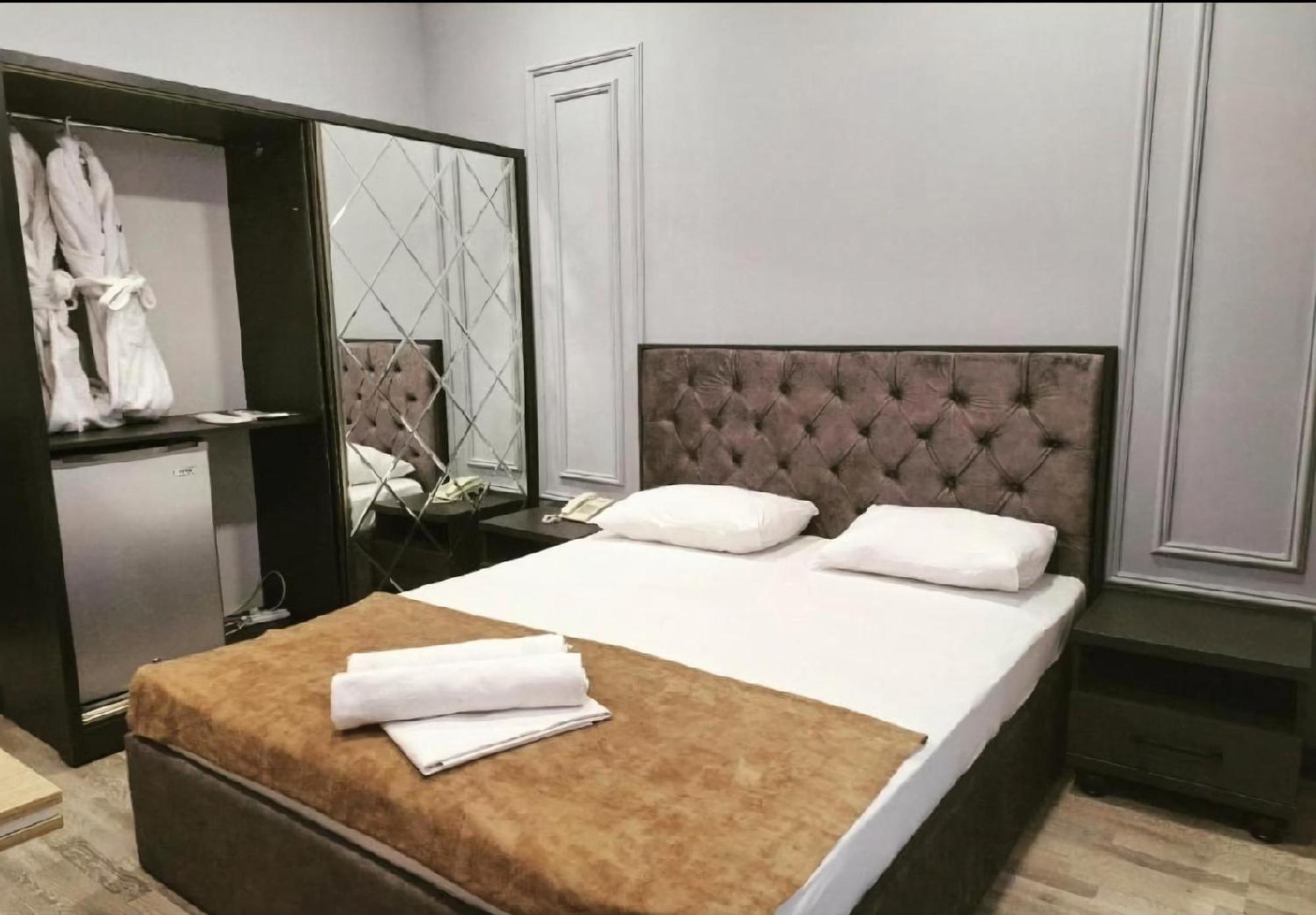 Nord West Hotel Baky Esterno foto