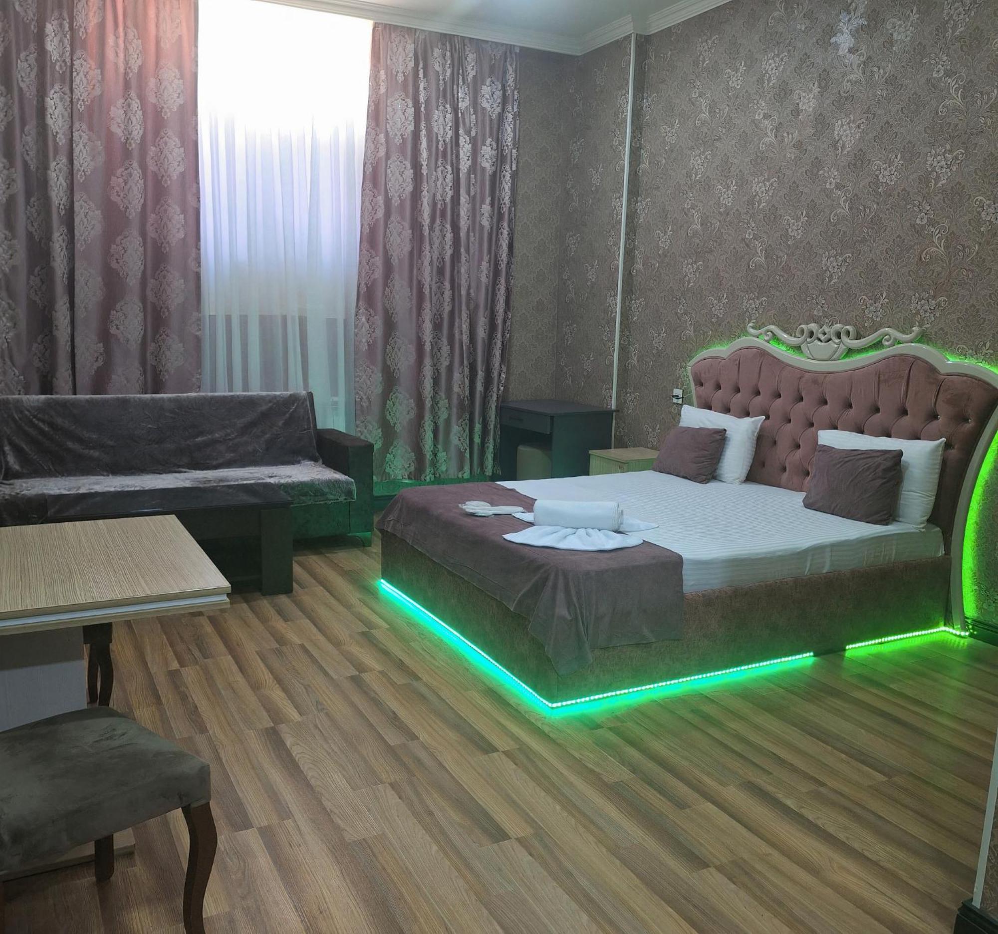 Nord West Hotel Baky Esterno foto