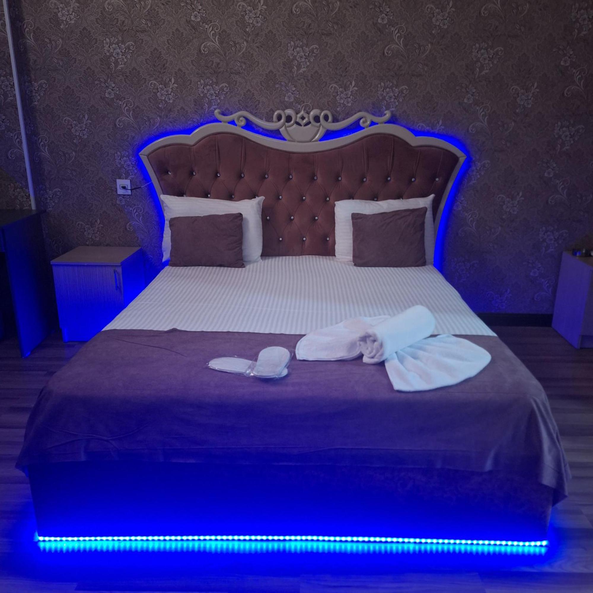 Nord West Hotel Baky Esterno foto