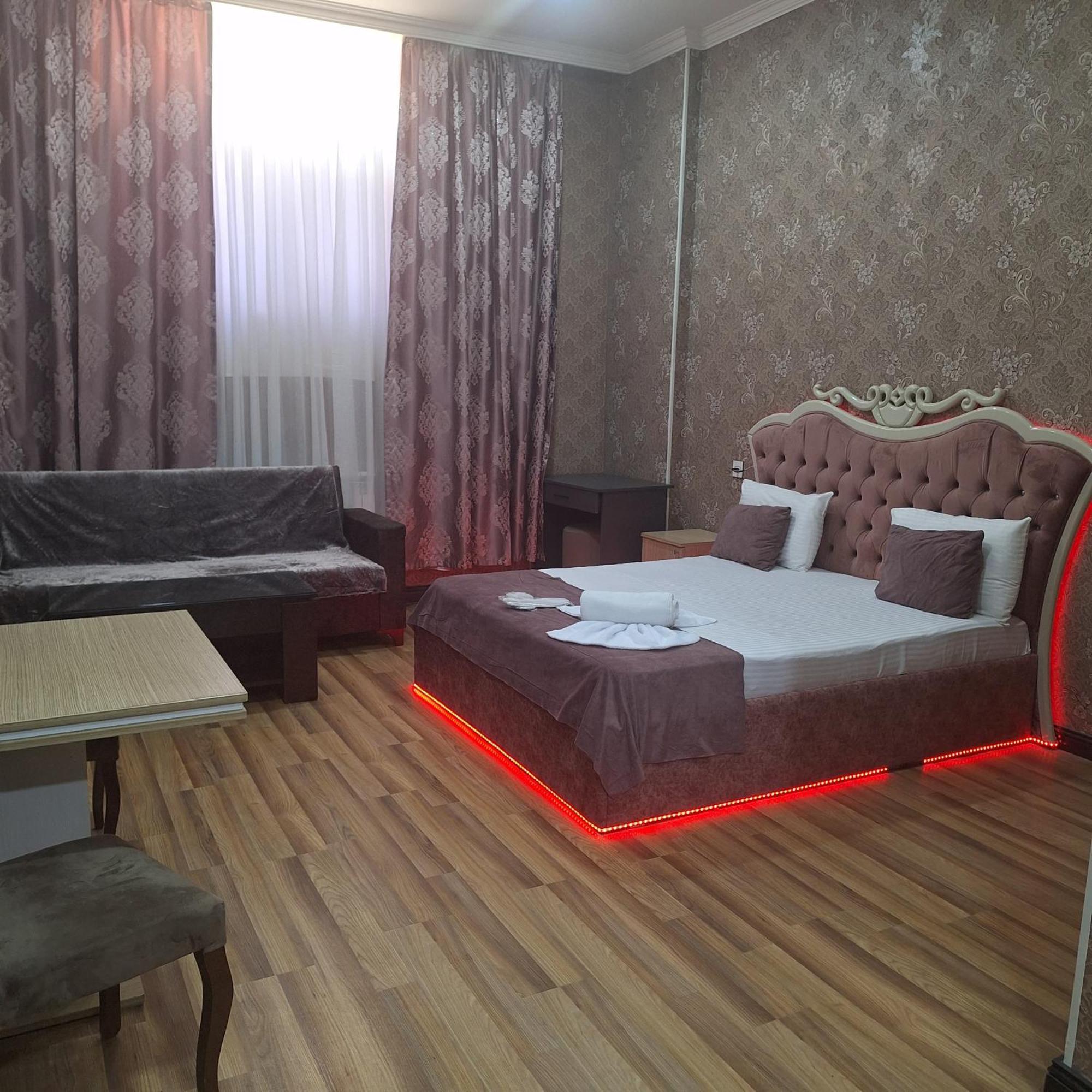 Nord West Hotel Baky Esterno foto